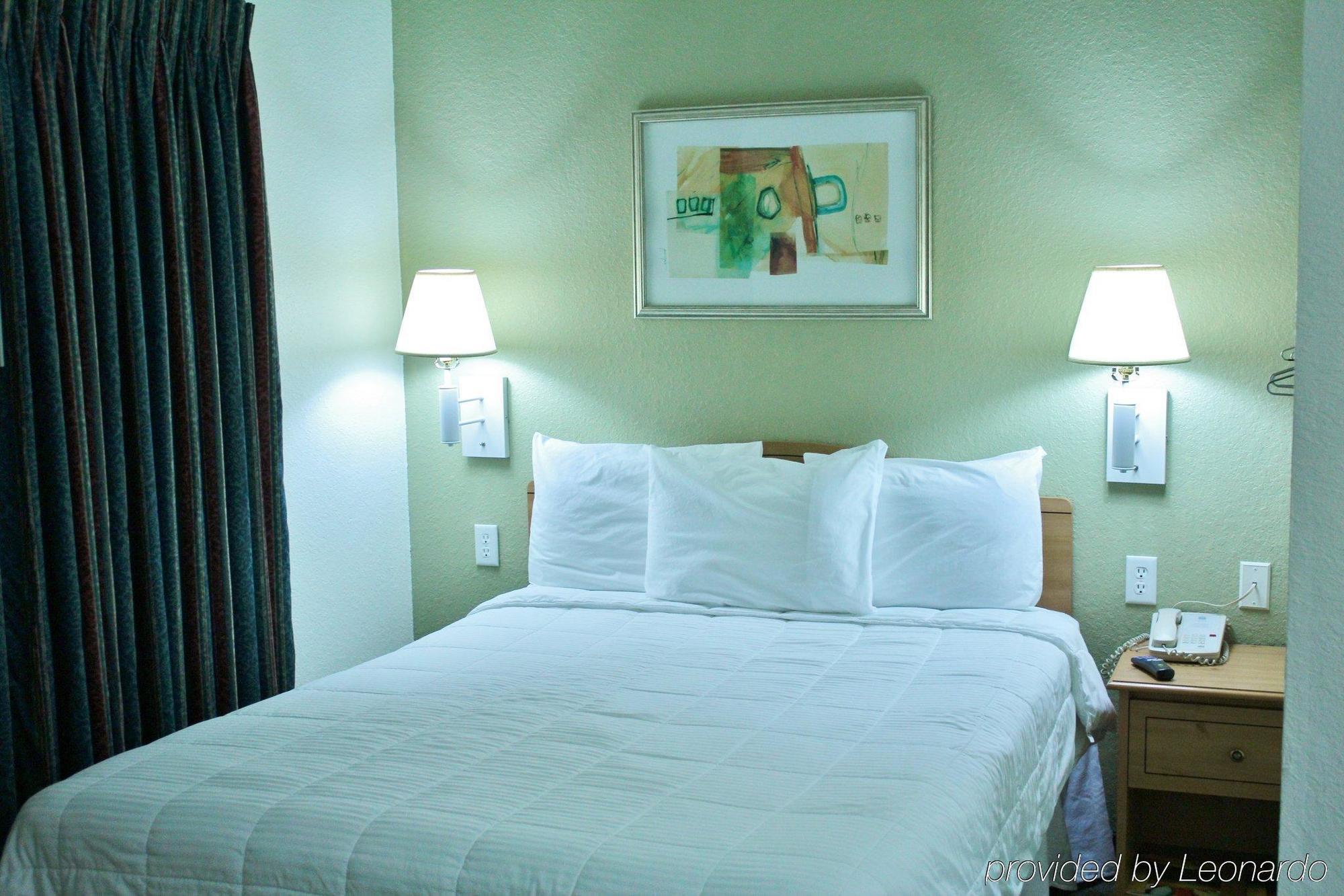 Americas Best Value Inn & Suites-Winnie Zewnętrze zdjęcie