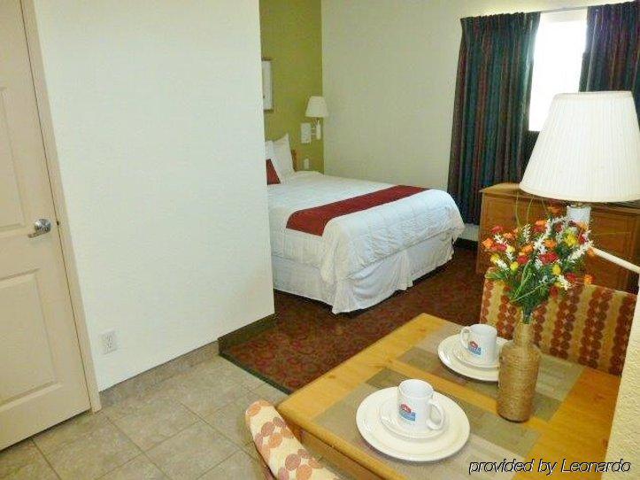 Americas Best Value Inn & Suites-Winnie Zewnętrze zdjęcie