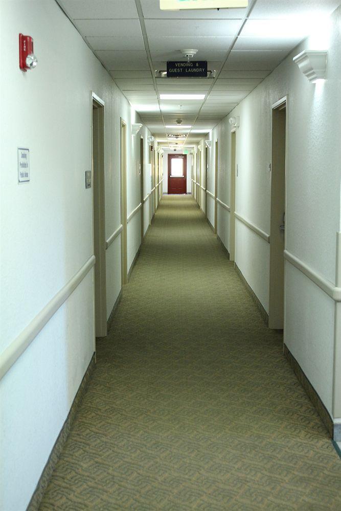Americas Best Value Inn & Suites-Winnie Zewnętrze zdjęcie