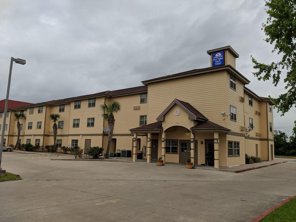 Americas Best Value Inn & Suites-Winnie Zewnętrze zdjęcie