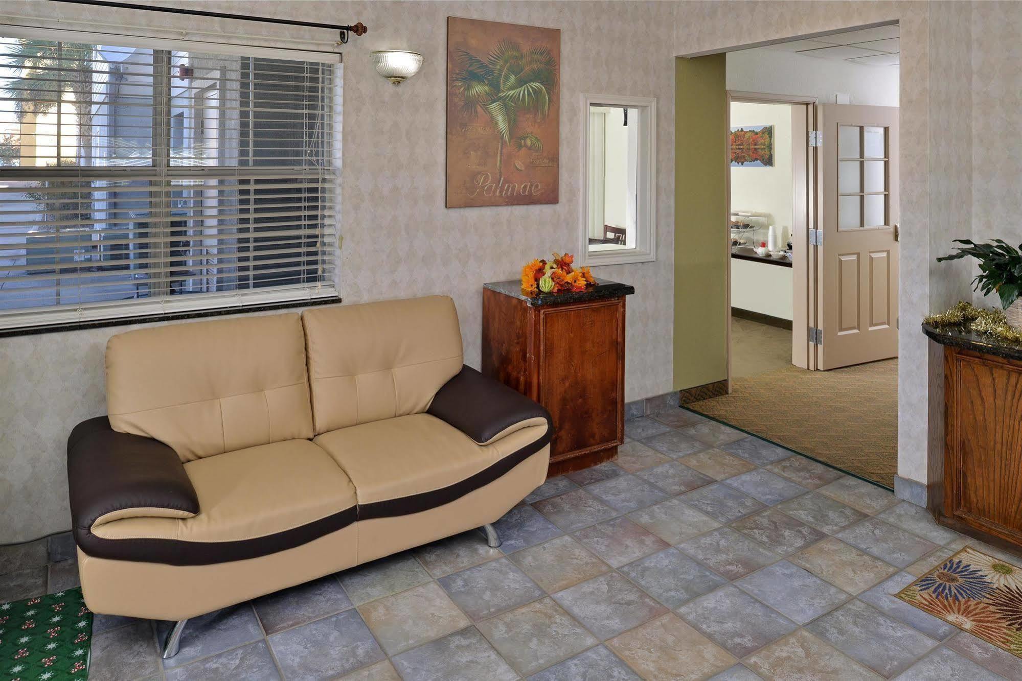 Americas Best Value Inn & Suites-Winnie Zewnętrze zdjęcie