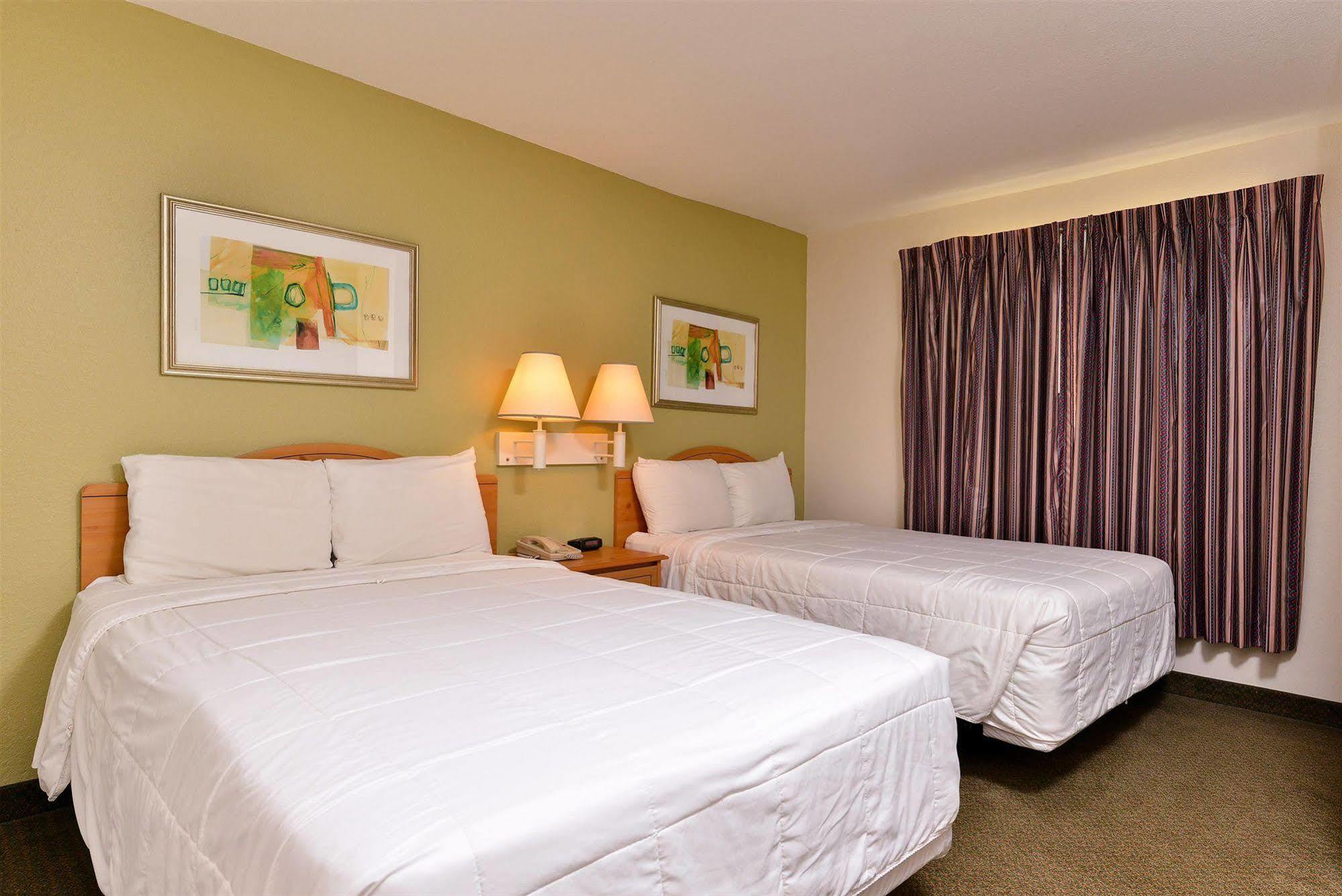 Americas Best Value Inn & Suites-Winnie Zewnętrze zdjęcie